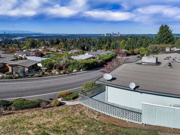 4360 Somerset Boulevard SE, Bellevue WA 98006