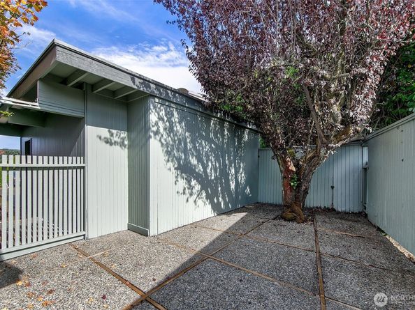 4360 Somerset Boulevard SE, Bellevue WA 98006