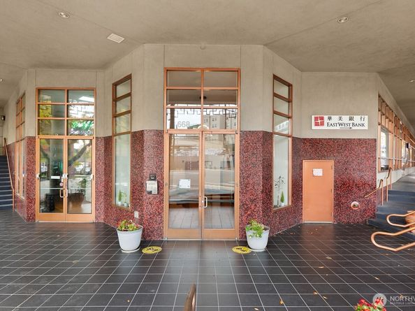 668 S Lane Street 711, Seattle WA 98104
