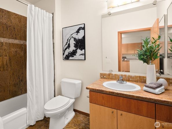 668 S Lane Street 711, Seattle WA 98104