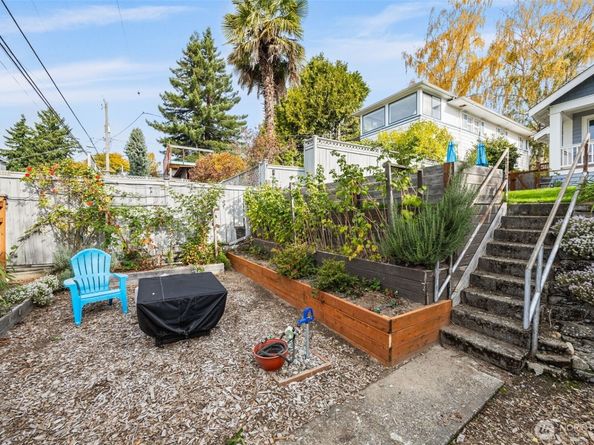 3845 45th Avenue SW, Seattle WA 98116