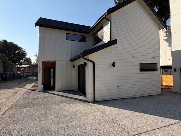 4525 S Orcas Street, Seattle WA 98118