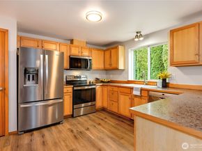 18546 10th Avenue NE, Poulsbo WA 98370