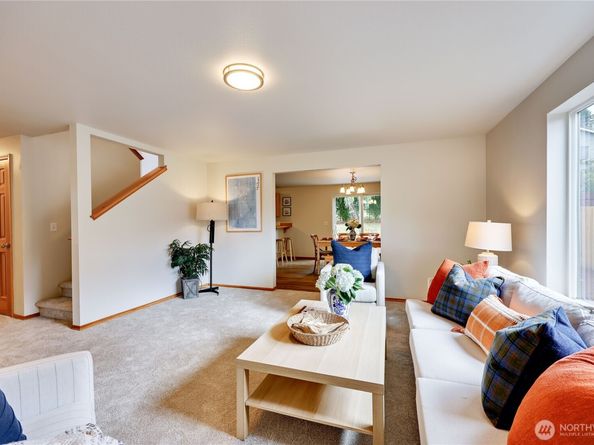 18546 10th Avenue NE, Poulsbo WA 98370