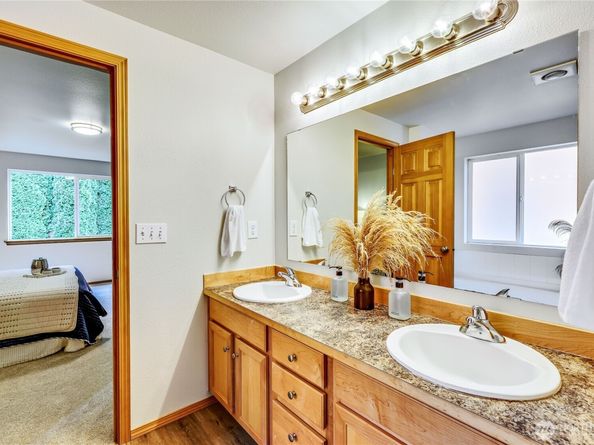 18546 10th Avenue NE, Poulsbo WA 98370