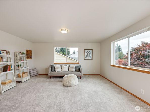 18546 10th Avenue NE, Poulsbo WA 98370