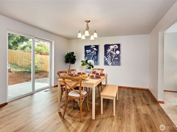 18546 10th Avenue NE, Poulsbo WA 98370