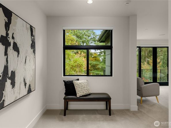 7002 93rd Avenue SE, Mercer Island WA 98040