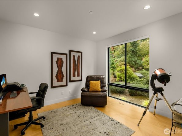 7002 93rd Avenue SE, Mercer Island WA 98040