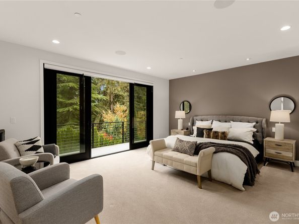 7002 93rd Avenue SE, Mercer Island WA 98040