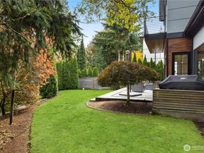 7002 93rd Avenue SE, Mercer Island WA 98040