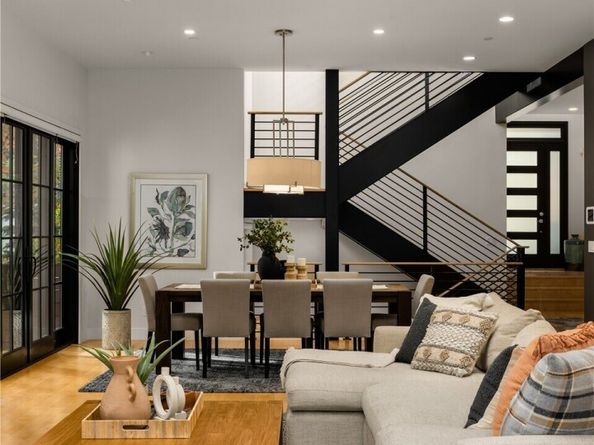 7002 93rd Avenue SE, Mercer Island WA 98040