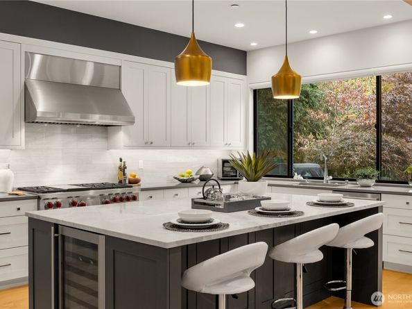 7002 93rd Avenue SE, Mercer Island WA 98040