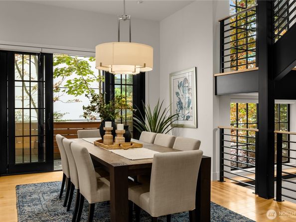 7002 93rd Avenue SE, Mercer Island WA 98040