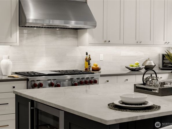 7002 93rd Avenue SE, Mercer Island WA 98040