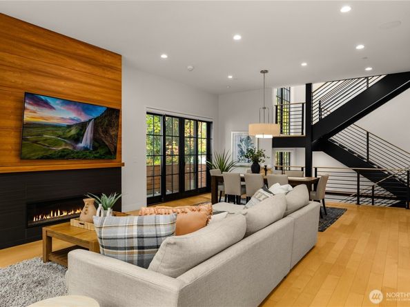 7002 93rd Avenue SE, Mercer Island WA 98040