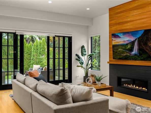 7002 93rd Avenue SE, Mercer Island WA 98040