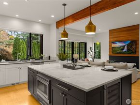 7002 93rd Avenue SE, Mercer Island WA 98040