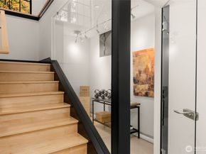 7002 93rd Avenue SE, Mercer Island WA 98040