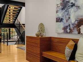 7002 93rd Avenue SE, Mercer Island WA 98040