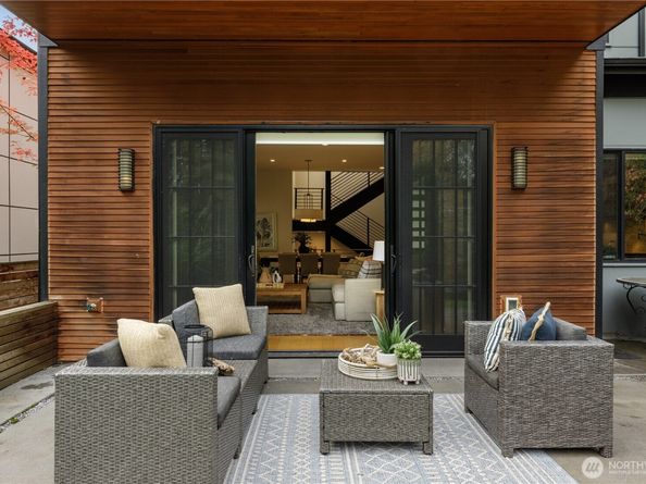 7002 93rd Avenue SE, Mercer Island WA 98040