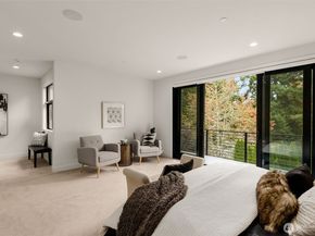 7002 93rd Avenue SE, Mercer Island WA 98040