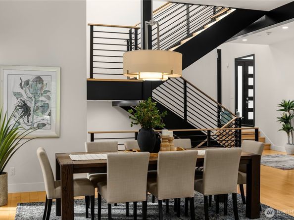 7002 93rd Avenue SE, Mercer Island WA 98040