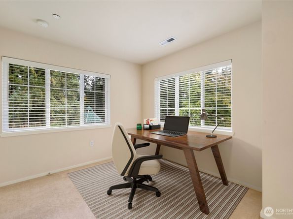 18247 NE 96th Way 101, Redmond WA 98052