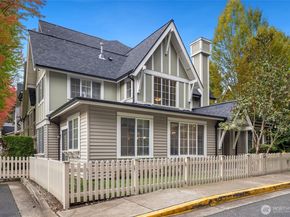 18247 NE 96th Way 101, Redmond WA 98052