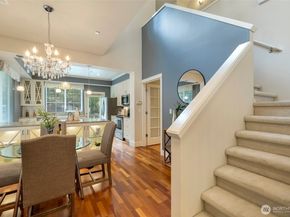 18247 NE 96th Way 101, Redmond WA 98052