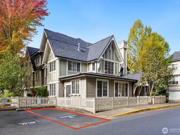 18247 NE 96th Way 101, Redmond WA 98052