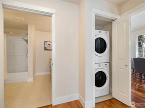 18247 NE 96th Way 101, Redmond WA 98052