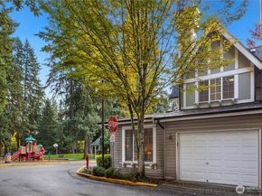 18247 NE 96th Way 101, Redmond WA 98052