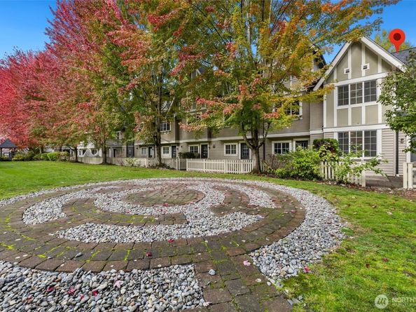 18247 NE 96th Way 101, Redmond WA 98052