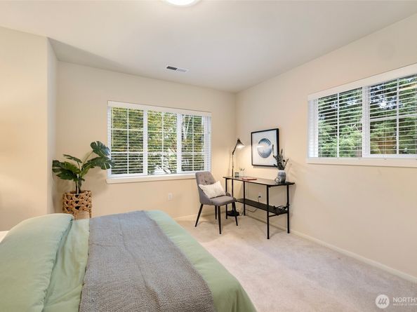 18247 NE 96th Way 101, Redmond WA 98052