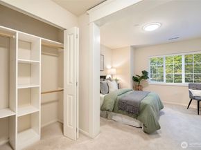18247 NE 96th Way 101, Redmond WA 98052