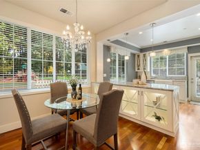 18247 NE 96th Way 101, Redmond WA 98052