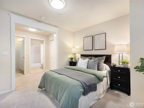 18247 NE 96th Way 101, Redmond WA 98052
