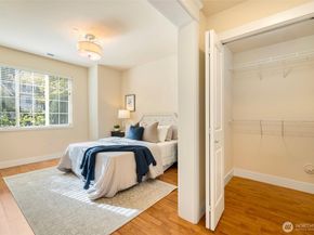 18247 NE 96th Way 101, Redmond WA 98052