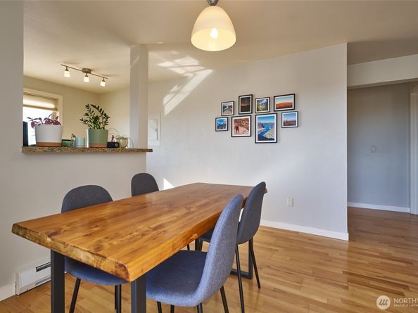 812 N 42nd Street 301, Seattle WA 98103