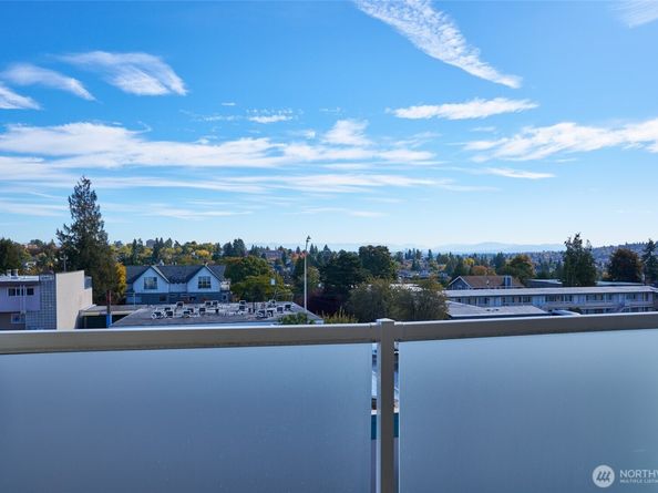 812 N 42nd Street 301, Seattle WA 98103