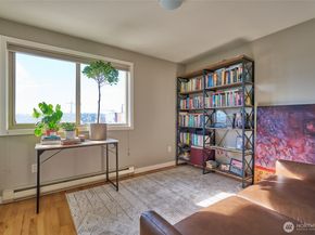 812 N 42nd Street 301, Seattle WA 98103