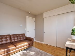 812 N 42nd Street 301, Seattle WA 98103