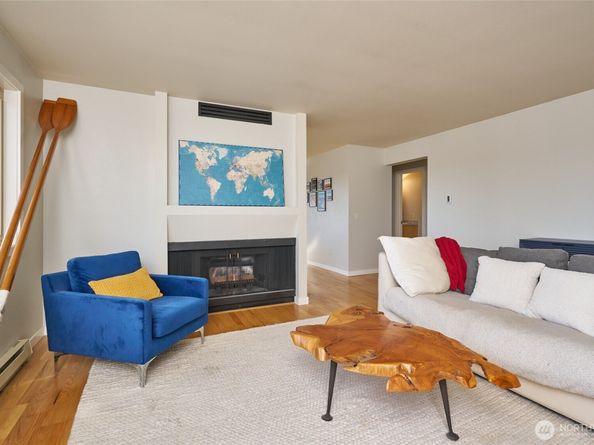 812 N 42nd Street 301, Seattle WA 98103
