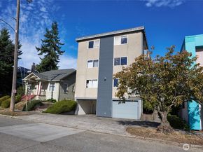 812 N 42nd Street 301, Seattle WA 98103