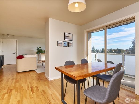 812 N 42nd Street 301, Seattle WA 98103