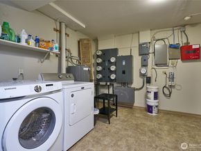 812 N 42nd Street 301, Seattle WA 98103