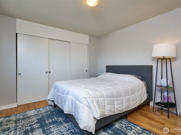 812 N 42nd Street 301, Seattle WA 98103