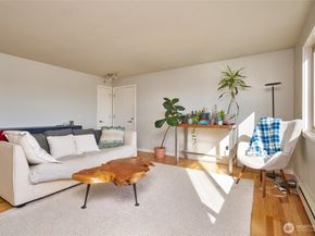 812 N 42nd Street 301, Seattle WA 98103