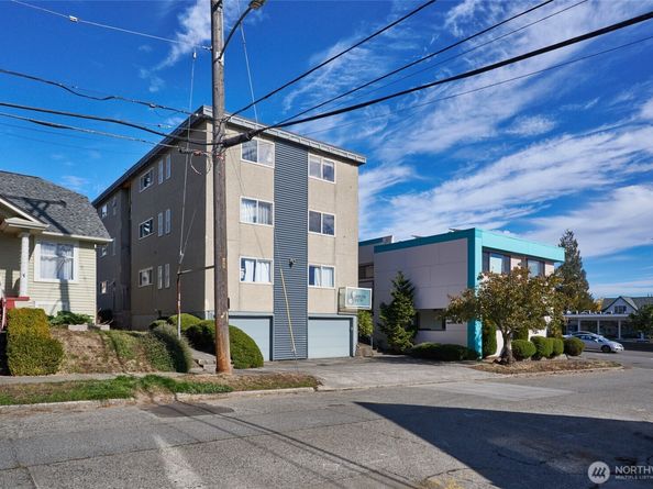 812 N 42nd Street 301, Seattle WA 98103